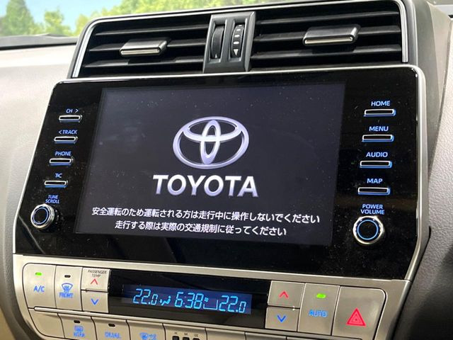 【メーカー純正ナビ】インテリアに溶け込むスタイリッシュな「専用設計」メーカーナビを装備♪視認性や操作性など基本性能にも優れ、より上質なカーライフをお楽しみいただけます。