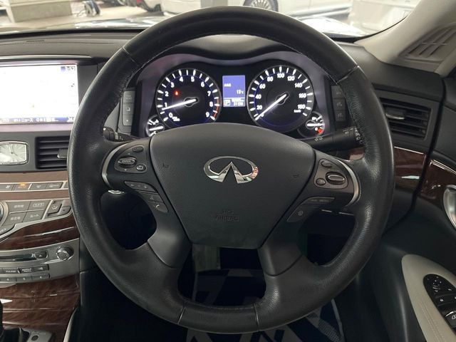 �y�����v�����X�e�A�����O�z�㎿�Ȋv���g�p���邱�ƂŁA��ɂ����������݂ƂĂ��^�]���₷���n���h���ł���