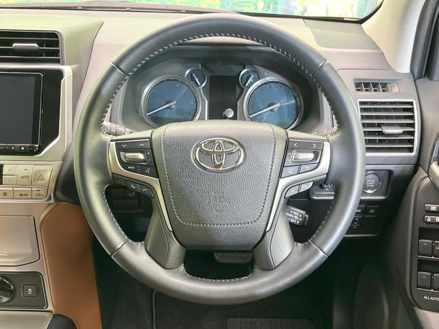 �y�����v�����X�e�A�����O�z�㎿�Ȋv���g�p���邱�ƂŁA��ɂ����������݂ƂĂ��^�]���₷���n���h���ł���