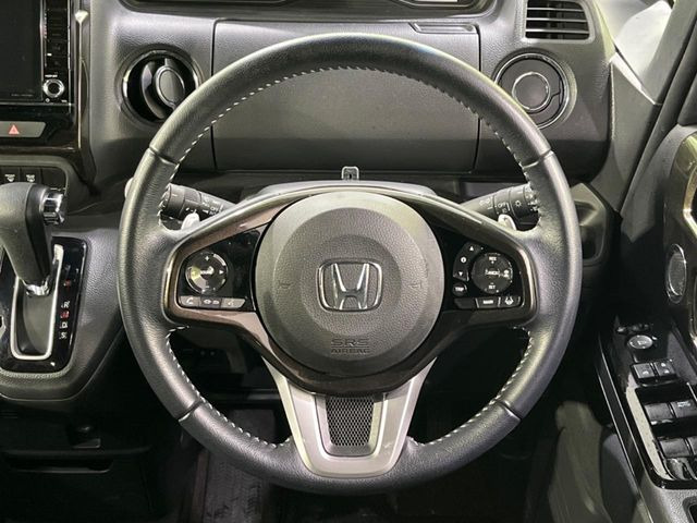 �y�����v�����X�e�A�����O�z�㎿�Ȋv���g�p���邱�ƂŁA��ɂ����������݂ƂĂ��^�]���₷���n���h���ł���