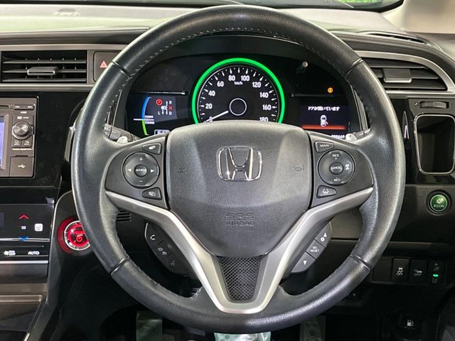 �y�����v�����X�e�A�����O�z�㎿�Ȋv���g�p���邱�ƂŁA��ɂ����������݂ƂĂ��^�]���₷���n���h���ł���