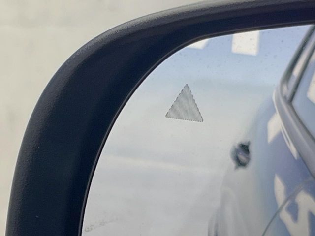 ���u���C���h�A�V�X�g�Z���T�[:���p����̎Ԃ����m���A�h���C�o�[���Ԑ��ύX���s���ۂɁA�x�����Ƌ��ɒ��ӂ𑣂��Ă������S�x���@�\�ł�!