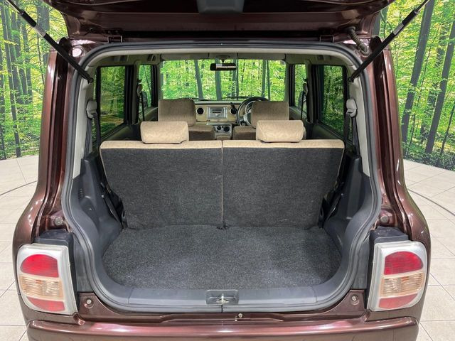 ���i�̂���������ʋ΁A���}���ɏ\���ȉ׎��X�y�[�X���m�ۂ��Ă���܂��B�Z�J���h�V�[�g��|���ƁA�傫�ȉו��̐ύڂ��\�ł���