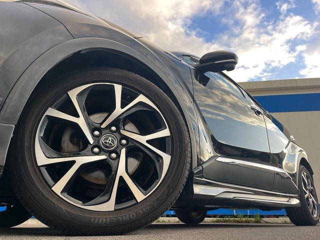 �y�����A���~�z�C�[���z�O�ςɃ}�b�`���������A���~�z�C�[���𑕒����Ă���܂��B�e��ЊO�A���~�z�C�[����A�X�^�b�h���X�^�C�����戵�����Ă���܂��B���񂲑��k����������