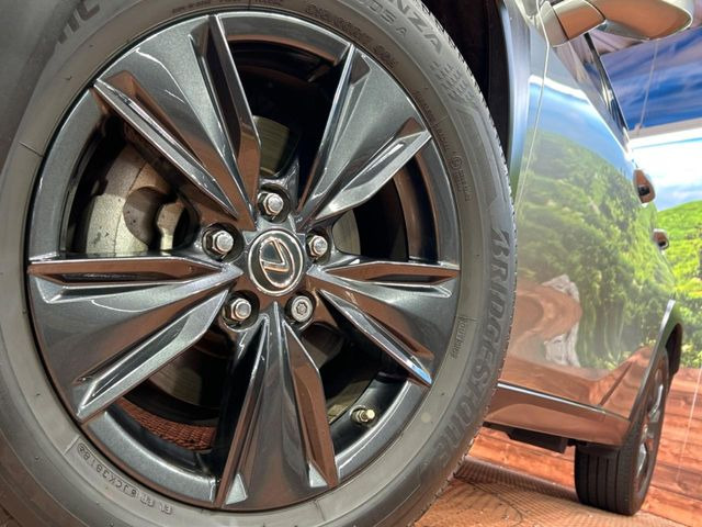 �y����17�C���`�A���~�z�C�[���z�O�ςɃ}�b�`���������A���~�z�C�[���𑕒����Ă���܂��B�e��ЊO�A���~�z�C�[����A�X�^�b�h���X�^�C�����戵�����Ă���܂��B���񂲑��k����������