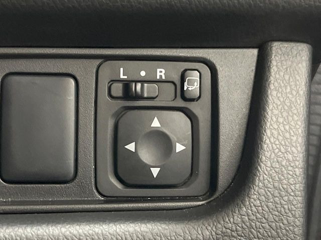 �y�d���i�[�~���[�z�T�C�h�~���[�͓d���i�[���ƂȂ��Ă���A�������ԏ�ł��L�Y�������X�N��}�����܂��B