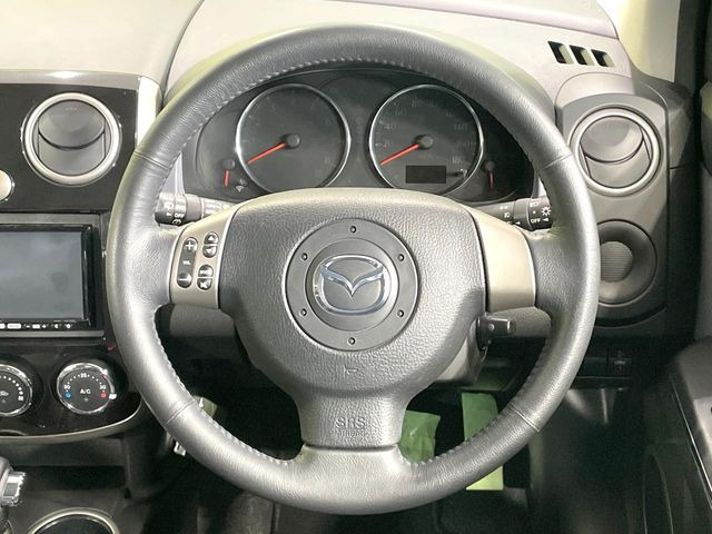 �y�����v�����X�e�A�����O�z�㎿�Ȋv���g�p���邱�ƂŁA��ɂ����������݂ƂĂ��^�]���₷���n���h���ł���