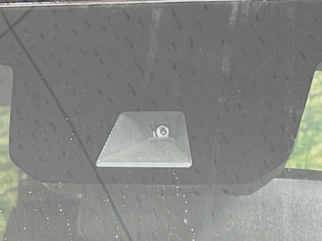 �y�z���_�Z���V���O�z���s���ɑO���̎ԗ�����F�����A�Փ˂������Ȏ��͌x��ƃu���[�L�ŏՓˉ���Ɣ�Q�y�����A�V�X�g�B�����S�Ƀh���C�u�����y���݂��������܂��B