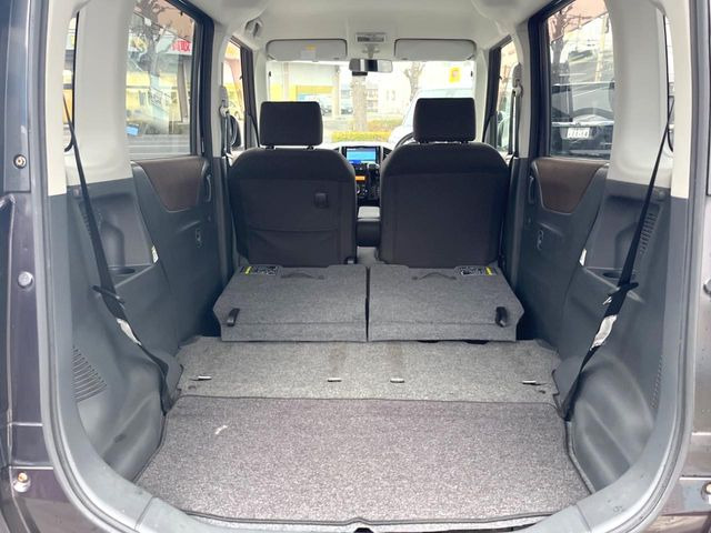 ���i�̂���������ʋ΁A���}���ɏ\���ȉ׎��X�y�[�X���m�ۂ��Ă���܂��B�Z�J���h�V�[�g��|���ƁA�傫�ȉו��̐ύڂ��\�ł���