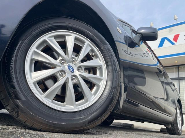 �y����15�C���`�A���~�z�C�[���z�O�ςɃ}�b�`���������A���~�z�C�[���𑕒����Ă���܂��B�e��ЊO�A���~�z�C�[����A�X�^�b�h���X�^�C�����戵�����Ă���܂��B���񂲑��k����������