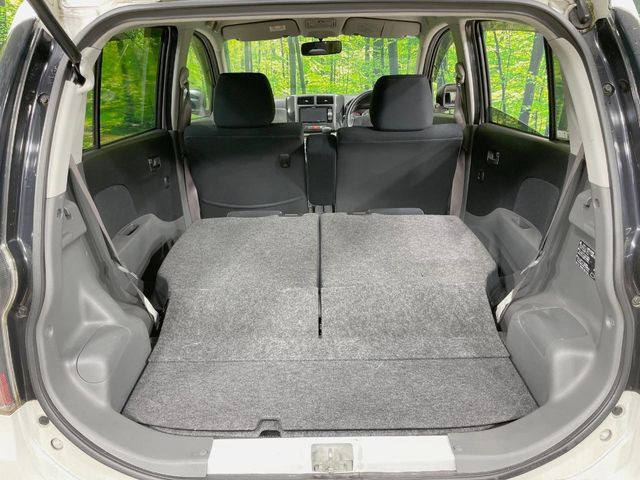 ���i�̂���������ʋ΁A���}���ɏ\���ȉ׎��X�y�[�X���m�ۂ��Ă���܂��B�Z�J���h�V�[�g��|���ƁA�傫�ȉו��̐ύڂ��\�ł���