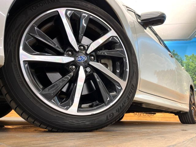 �y����18�C���`�A���~�z�C�[���z�O�ςɃ}�b�`���������A���~�z�C�[���𑕒����Ă���܂��B�e��ЊO�A���~�z�C�[����A�X�^�b�h���X�^�C�����戵�����Ă���܂��B���񂲑��k����������