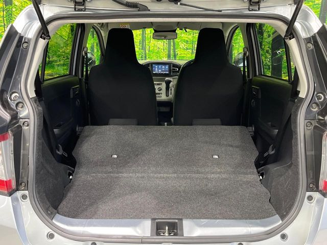 ���i�̂���������ʋ΁A���}���ɏ\���ȉ׎��X�y�[�X���m�ۂ��Ă���܂��B�Z�J���h�V�[�g��|���ƁA�傫�ȉו��̐ύڂ��\�ł���