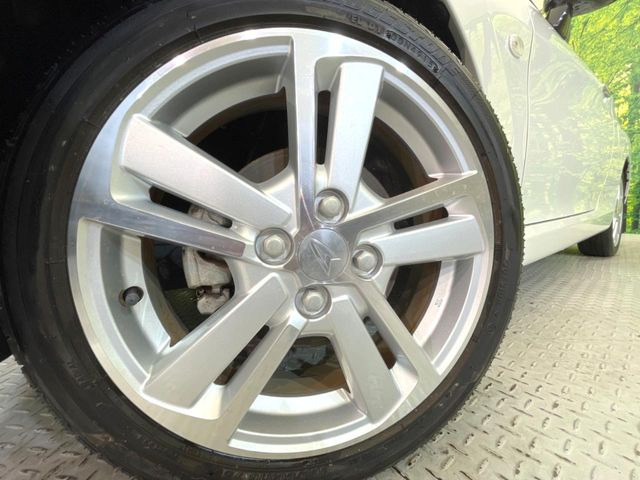 �y�����A���~�z�C�[���z�O�ςɃ}�b�`���������A���~�z�C�[���𑕒����Ă���܂��B�e��ЊO�A���~�z�C�[����A�X�^�b�h���X�^�C�����戵�����Ă���܂��B���񂲑��k����������