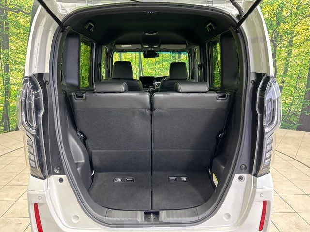 ���i�̂���������ʋ΁A���}���ɏ\���ȉ׎��X�y�[�X���m�ۂ��Ă���܂��B�Z�J���h�V�[�g��|���ƁA�傫�ȉו��̐ύڂ��\�ł���