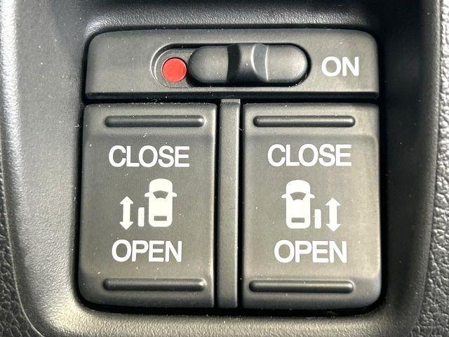 �y�����p���[�X���C�h�h�A�z�X�}�[�g�L�[��^�]�Ȃ̃X�C�b�`�Ō�ȗ����X���C�h�h�A�̊J���\���d��������͂����ăh�A���J����K�v�������A�����Ȃ��q�l�ł��ȒP�ɊJ���߂ł����K�ł���