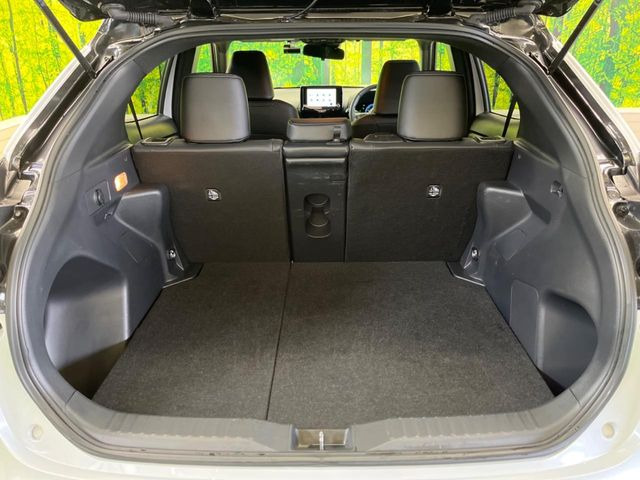 ���i�̂���������ʋ΁A���}���ɏ\���ȉ׎��X�y�[�X���m�ۂ��Ă���܂��B�Z�J���h�V�[�g��|���ƁA�傫�ȉו��̐ύڂ��\�ł���