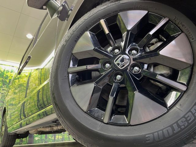 �y����16�C���`�A���~�z�C�[���z�O�ςɃ}�b�`���������A���~�z�C�[���𑕒����Ă���܂��B�e��ЊO�A���~�z�C�[����A�X�^�b�h���X�^�C�����戵�����Ă���܂��B���񂲑��k����������