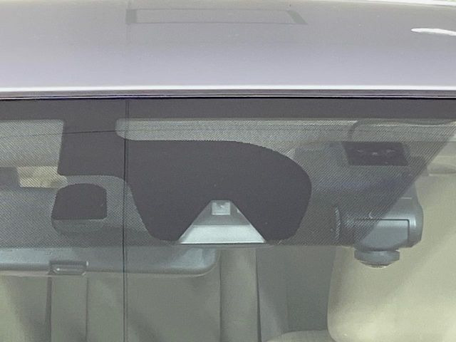 �y�G�}�[�W�F���V�[�u���[�L�z���s���ɑO���̎ԗ�����F�����A�Փ˂������Ȏ��͌x��ƃu���[�L�ŏՓˉ���Ɣ�Q�y�����A�V�X�g�B�����S�Ƀh���C�u�����y���݂��������܂��B