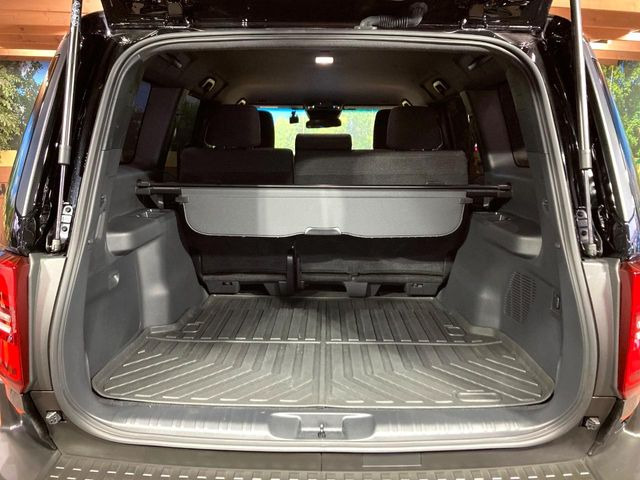 ���i�̂���������ʋ΁A���}���ɏ\���ȉ׎��X�y�[�X���m�ۂ��Ă���܂��B�Z�J���h�V�[�g��|���ƁA�傫�ȉו��̐ύڂ��\�ł���