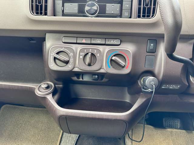 �C���ɍ��킹�Ē����I�ɑ��삷�邱�ƂŁA�ԓ������ł����K�ɕۂĂ܂��B