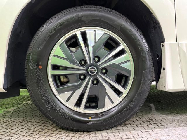 �y����15�C���`�A���~�z�C�[���z�O�ςɃ}�b�`���������A���~�z�C�[���𑕒����Ă���܂��B�e��ЊO�A���~�z�C�[����A�X�^�b�h���X�^�C�����戵�����Ă���܂��B���񂲑��k����������