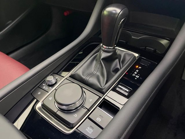 �y�I�[�g�u���[�L�z�[���h�z�M���҂���a�؂Œ�Ԏ��Ƀu���[�L���瑫�𗣂��Ă��A��~��Ԃ�ێ����Ă���܂��B�O�i����Ƃ��̓A�N�Z���𓥂߂Ύ����ŉ��������̂ň��S��X���^�]���y�ɂȂ�܂���