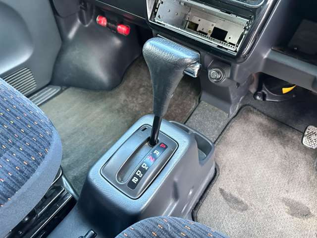 ���i�����ގ��ɑ��삷�郌�o�[�ł��B����̂��₷�����̂ɂȂ��Ă��܂��B���Ј�x�̊����Ă��������B