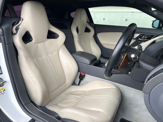 ���O��:�������Ƃ����h���C�o�[�X�y�[�X�ŁA�����Ԃ̉^�]�ł����K�ɂ��߂������������܂��B