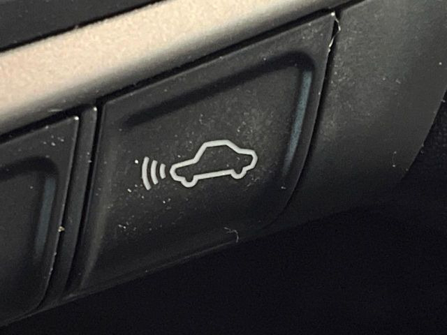 �y�g���^�Z�[�t�e�B�Z���X�z���s���ɑO���̎ԗ�����F�����A�Փ˂������Ȏ��͌x��ƃu���[�L�ŏՓˉ���Ɣ�Q�y�����A�V�X�g�B�����S�Ƀh���C�u�����y���݂��������܂��B