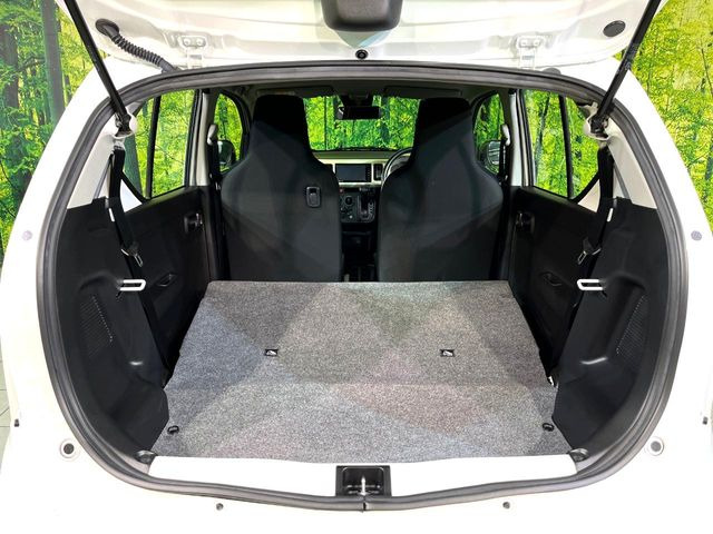 ���i�̂���������ʋ΁A���}���ɏ\���ȉ׎��X�y�[�X���m�ۂ��Ă���܂��B�Z�J���h�V�[�g��|���ƁA�傫�ȉו��̐ύڂ��\�ł���