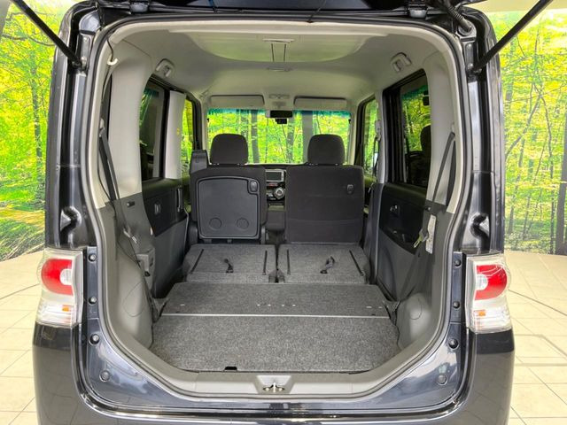 ���i�̂���������ʋ΁A���}���ɏ\���ȉ׎��X�y�[�X���m�ۂ��Ă���܂��B�Z�J���h�V�[�g��|���ƁA�傫�ȉו��̐ύڂ��\�ł���