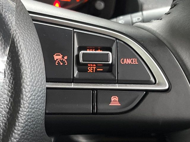 【アダプティブクルーズコントロール】高速道路での長距離走行が楽に!!自動で速度を保つクルーズコントロールが、衝突軽減システムと連携し、前方の車両を感知して車間を保つように速度調節してくれます!!