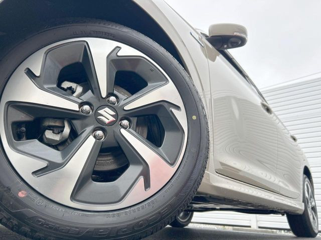 �y����16�C���`�A���~�z�C�[���z�O�ςɃ}�b�`���������A���~�z�C�[���𑕒����Ă���܂��B�e��ЊO�A���~�z�C�[����A�X�^�b�h���X�^�C�����戵�����Ă���܂��B���񂲑��k����������