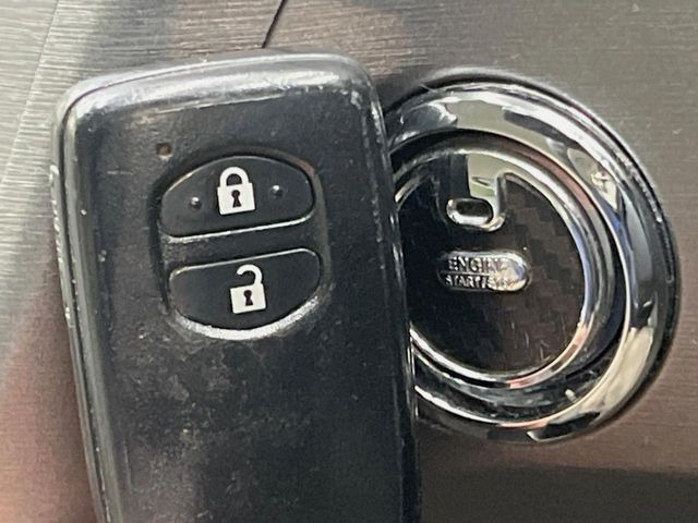 �y�X�}�[�g�L�[�z�J�o����|�P�b�g�ɓ��ꂽ�܂܂ł��h�A�̎{���E�������\�ȃX�}�[�g�L�[�𑕔��B�G���W���̃I���E�I�t�����J�M�����o���K�v����������Ƃ��Ă��֗��ł���