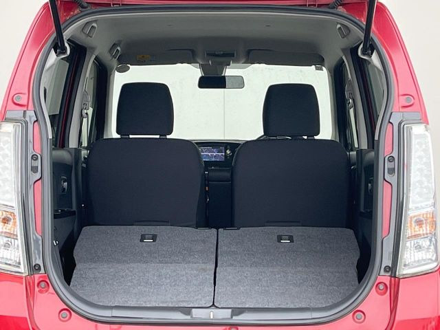 ���i�̂���������ʋ΁A���}���ɏ\���ȉ׎��X�y�[�X���m�ۂ��Ă���܂��B�Z�J���h�V�[�g��|���ƁA�傫�ȉו��̐ύڂ��\�ł���