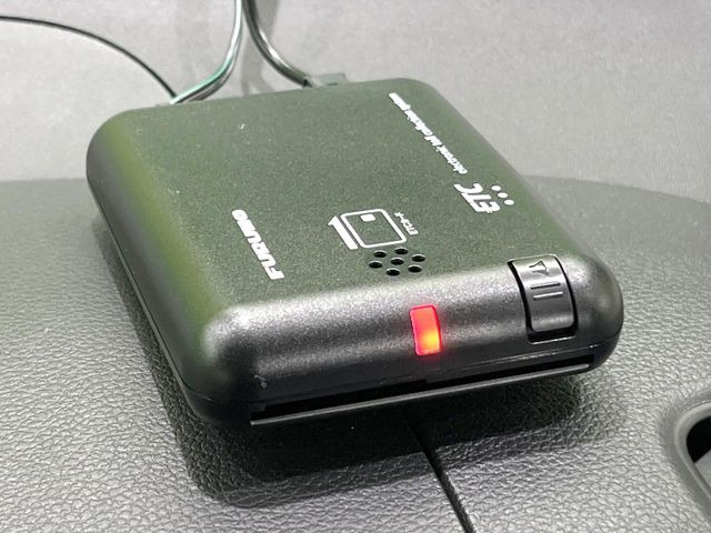 �y�L�[���X�X�^�[�g�V�X�e���z�J�o����|�P�b�g�ɓ��ꂽ�܂܂ł��h�A�̎{���E�������\�ȃX�}�[�g�L�[�𑕔��B�G���W���̃I���E�I�t�����J�M�����o���K�v����������Ƃ��Ă��֗��ł���