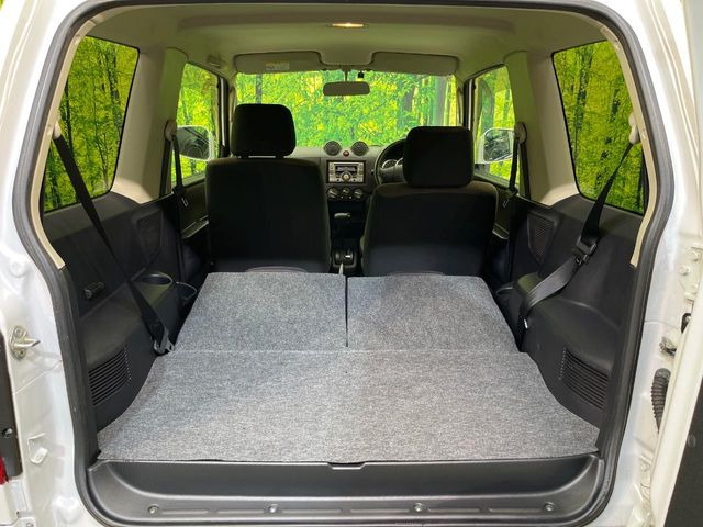 ���i�̂���������ʋ΁A���}���ɏ\���ȉ׎��X�y�[�X���m�ۂ��Ă���܂��B�Z�J���h�V�[�g��|���ƁA�傫�ȉו��̐ύڂ��\�ł���