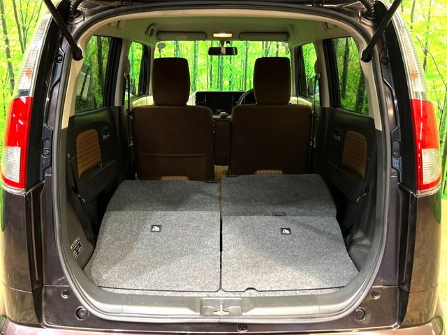 ���i�̂���������ʋ΁A���}���ɏ\���ȉ׎��X�y�[�X���m�ۂ��Ă���܂��B�Z�J���h�V�[�g��|���ƁA�傫�ȉו��̐ύڂ��\�ł���