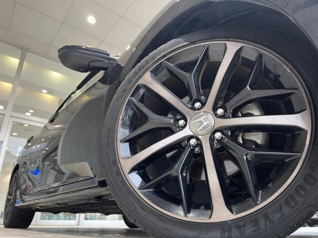 �y����18�C���`�A���~�z�C�[���z�O�ςɃ}�b�`���������A���~�z�C�[���𑕒����Ă���܂��B�e��ЊO�A���~�z�C�[����A�X�^�b�h���X�^�C�����戵�����Ă���܂��B���񂲑��k����������