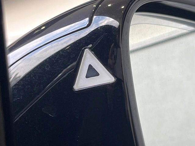 ���u���C���h�A�V�X�g�Z���T�[:���p����̎Ԃ����m���A�h���C�o�[���Ԑ��ύX���s���ۂɁA�x�����Ƌ��ɒ��ӂ𑣂��Ă������S�x���@�\�ł�!