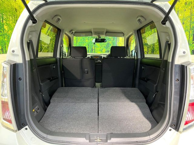 ���i�̂���������ʋ΁A���}���ɏ\���ȉ׎��X�y�[�X���m�ۂ��Ă���܂��B�Z�J���h�V�[�g��|���ƁA�傫�ȉו��̐ύڂ��\�ł���