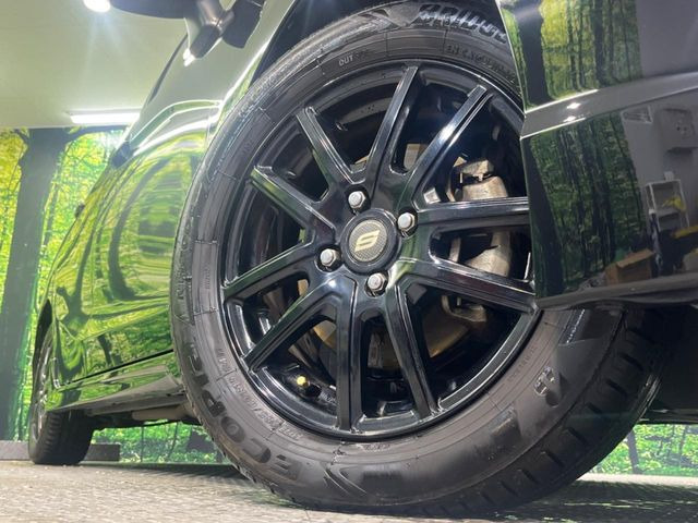 �y�A���~�z�C�[���z�O�ςɃ}�b�`�����A���~�z�C�[���𑕒����Ă���܂��B�e��A���~�z�C�[����A�X�^�b�h���X�^�C�����戵�����Ă���܂��B���񂲑��k����������