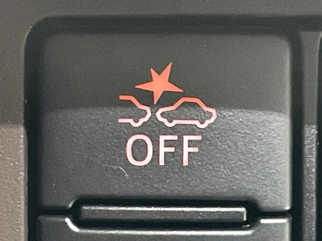 �y�X�}�[�g�A�V�X�g�z���s���ɑO���̎ԗ�����F�����A�Փ˂������Ȏ��͌x��ƃu���[�L�ŏՓˉ���Ɣ�Q�y�����A�V�X�g�B�����S�Ƀh���C�u�����y���݂��������܂��B