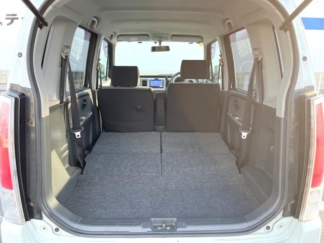 ���i�̂���������ʋ΁A���}���ɏ\���ȉ׎��X�y�[�X���m�ۂ��Ă���܂��B�Z�J���h�V�[�g��|���ƁA�傫�ȉו��̐ύڂ��\�ł���