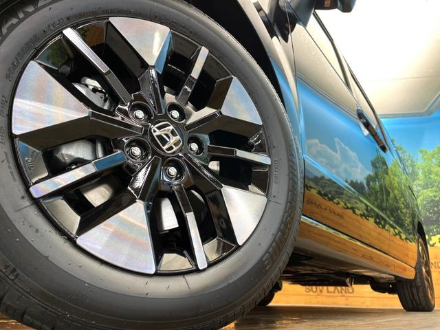 �y����16�C���`�A���~�z�C�[���z�O�ςɃ}�b�`���������A���~�z�C�[���𑕒����Ă���܂��B�e��ЊO�A���~�z�C�[����A�X�^�b�h���X�^�C�����戵�����Ă���܂��B���񂲑��k����������