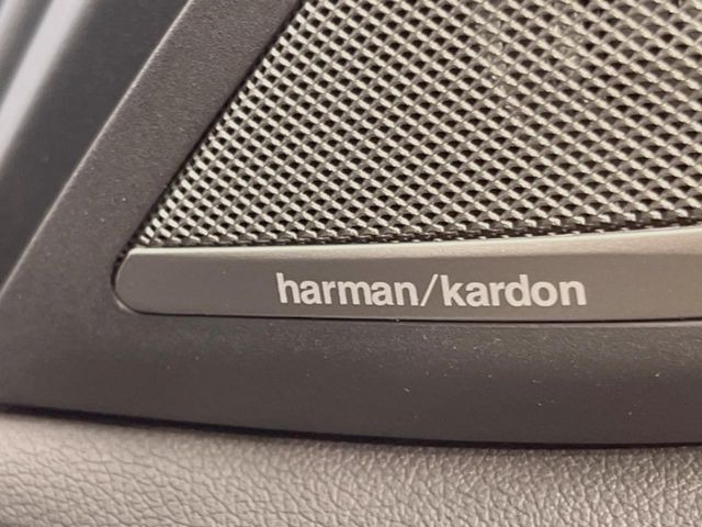 ��harman/kardon�T�E���h�V�X�e��:�I�[�f�B�I��僁�[�J�[����|����v���~�A���X�s�[�J�[�𑕔��B�����̃X�s�[�J�[����A���̗������܂ŕ����鍂�i���ȉ��y�����y���݂��������܂��B