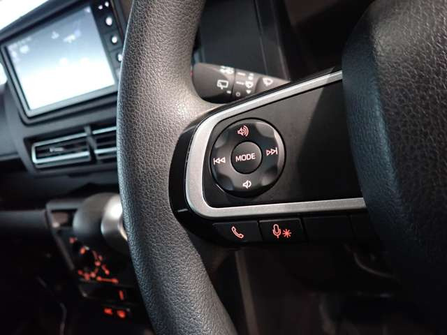 ���X�e�A�����O�X�C�b�`!�X�e�A�����O���������܂܃I�[�f�B�I�@���^�]�A�V�X�g�@�\�𑀍�o���܂���