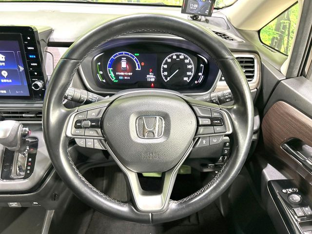 �y�����v�����X�e�A�����O�z�㎿�Ȋv���g�p���邱�ƂŁA��ɂ����������݂ƂĂ��^�]���₷���n���h���ł���