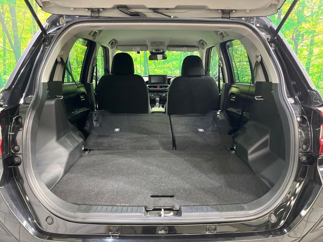 ���i�̂���������ʋ΁A���}���ɏ\���ȉ׎��X�y�[�X���m�ۂ��Ă���܂��B�Z�J���h�V�[�g��|���ƁA�傫�ȉו��̐ύڂ��\�ł���